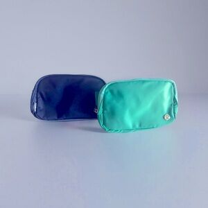 The Lululemon Combo - 2 Everywhere Belt Bags in Navy & Paradise Green - Size: 1L